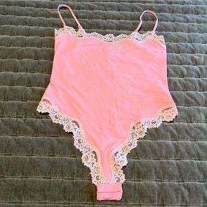 SKIMS- NEW!! Fits Everybody Lace Cami Bodysuit NWT